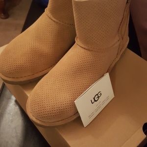 Classic unlined UGG boots
